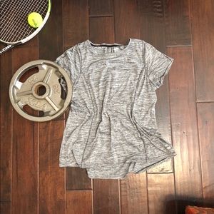 🏋️‍♂️🏋️‍♂️  gray workout top  🏋️‍♂️🏋️‍♂️